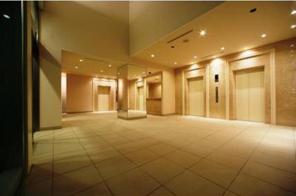 ＪＲ山手線 代々木駅 徒歩4分 27階建 築20年の外観写真