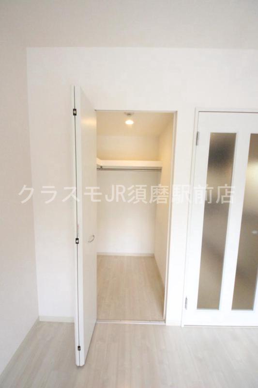 収納　人気のウォークインクローゼット。お部屋が広々と使えます。