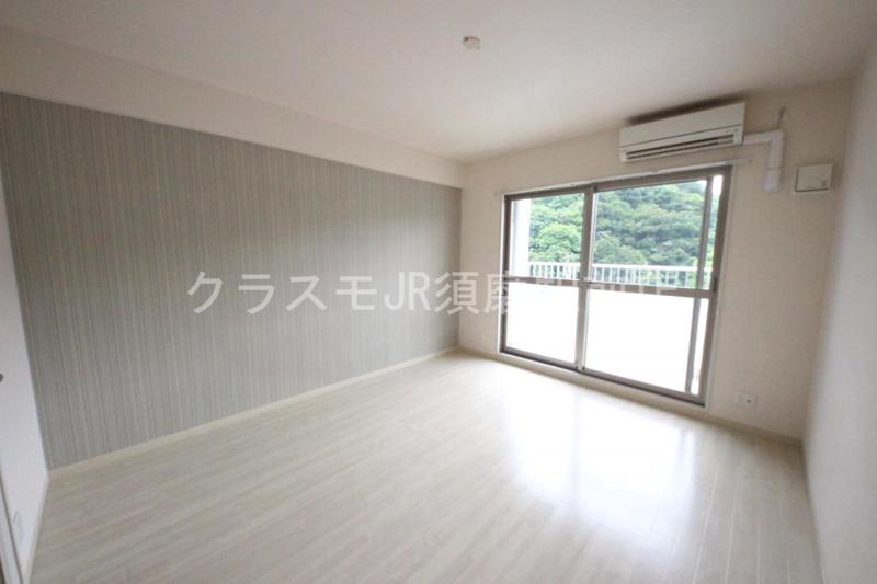 居室・リビング　明るいお部屋は風通しも良く、心地よい気分になります。