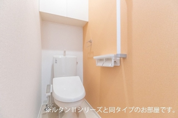 トイレ　※参考写真　同建築メーカー施工の同間取完成他物件のものです。
