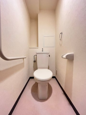 トイレ　別号室の画像です。ご参考下さい。