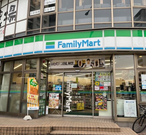 コンビニ　ファミリーマート名古屋東大曽根店（コンビニ）まで672m