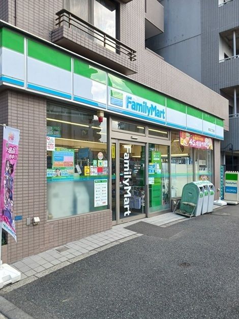 コンビニ　ファミリーマート赤羽二丁目店（コンビニ）まで114m