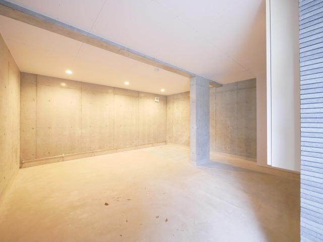 その他共有部分　屋内駐輪場あります♪