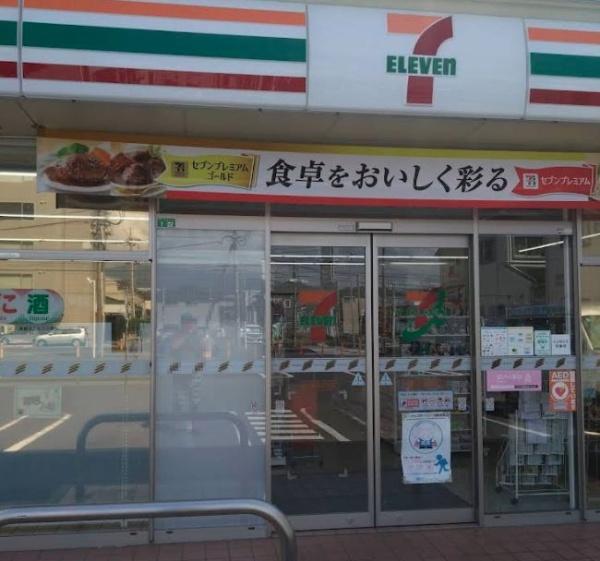 コンビニ　セブンイレブン厚木岡田4丁目店（コンビニ）まで731m