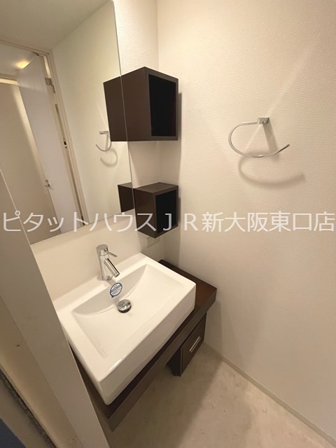 地下鉄御堂筋線 新大阪駅 徒歩5分 15階建 築18年の内装写真