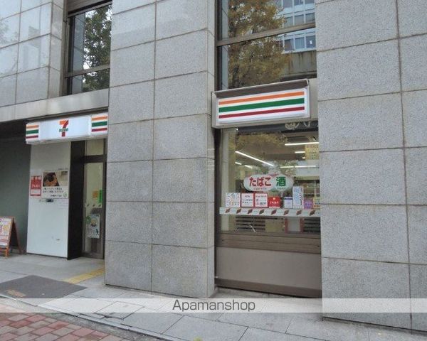コンビニ　セブン－イレブン日本橋本町３丁目店（コンビニ）まで65m