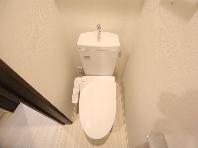 地下鉄鶴舞線 植田駅 徒歩8分 3階建 築4年のトイレ写真