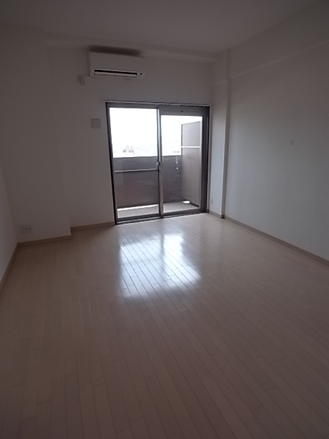 エスライズ新神戸の居間写真