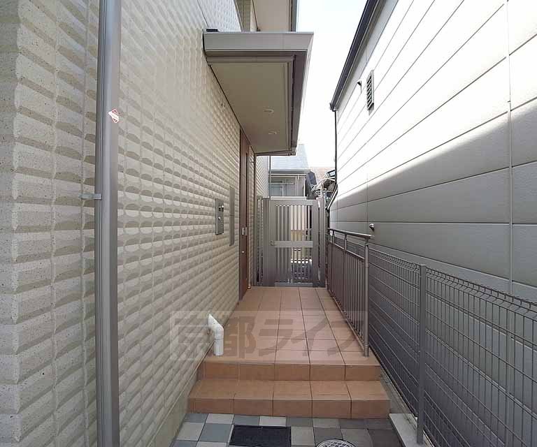 エントランス　落ち着いた雰囲気が漂っています。