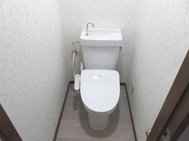 トイレ　ウォシュレット付き