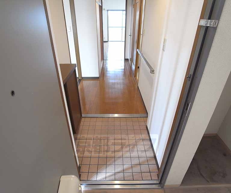 玄関　・お部屋探しは京都ライフまで・
