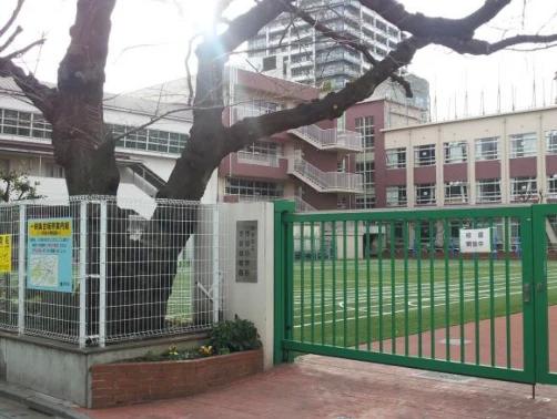 小学校　新宿区立市谷小学校（小学校）まで536m