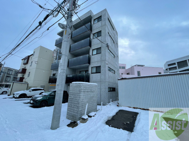 建物外観　札幌市北区北３９条西「ＺＩＺＩ　ＴＲＯＩＳ」