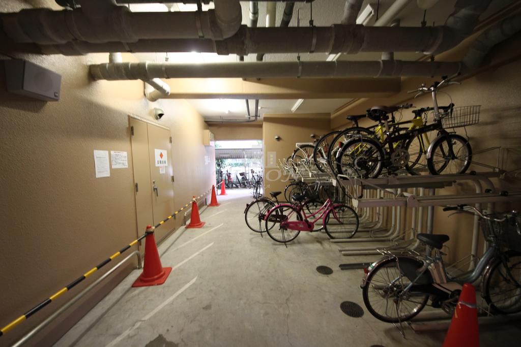 地下鉄谷町線 谷町六丁目駅 徒歩2分 11階建 築27年の外観写真