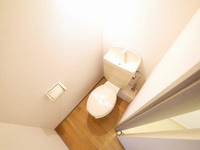 ＪＲ関西本線 大和小泉駅 徒歩3分 2階建 築29年のトイレ写真