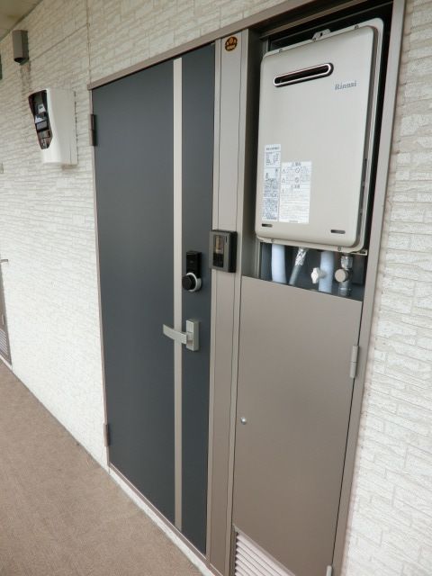 セキュリティ　来訪者のわかるモニターホン付きです