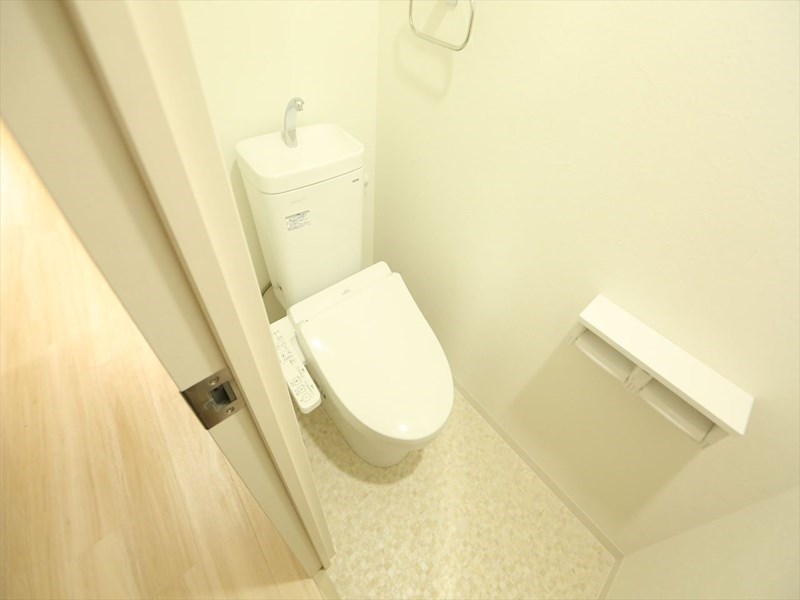 地下鉄東山線 新栄町駅 徒歩3分 13階建 築3年のトイレ写真