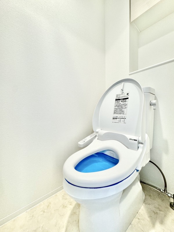 地下鉄鶴舞線 大須観音駅 徒歩4分 10階建 築5年のトイレ写真