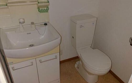 都営大江戸線 新江古田駅 徒歩4分 11階建 築22年のトイレ写真