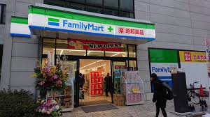 コンビニ　ファミリーマート 昭和薬品西大島駅前店（コンビニ）まで295m
