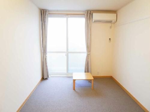 レオパレス代官町の居間写真