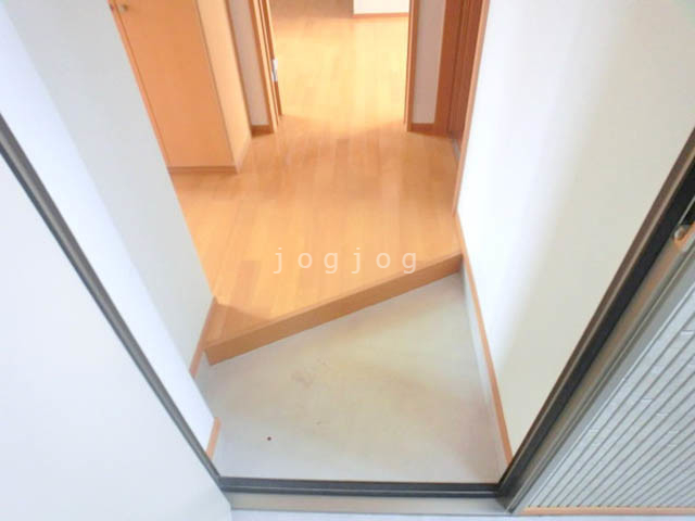 玄関　ゆったりとした玄関です。