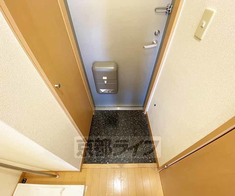 玄関　コンパクトな土間です。