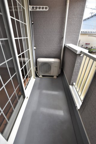 バルコニー　外からの目が気にならないバルコニーで洗濯物が干せます