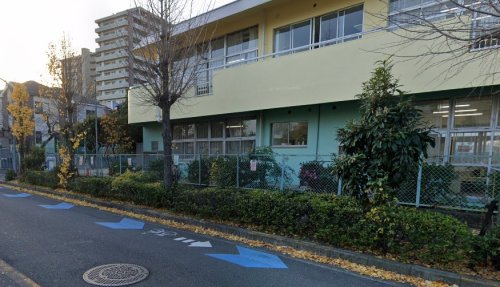 幼稚園・保育園　市立岡部保育所（幼稚園・保育園）まで585m