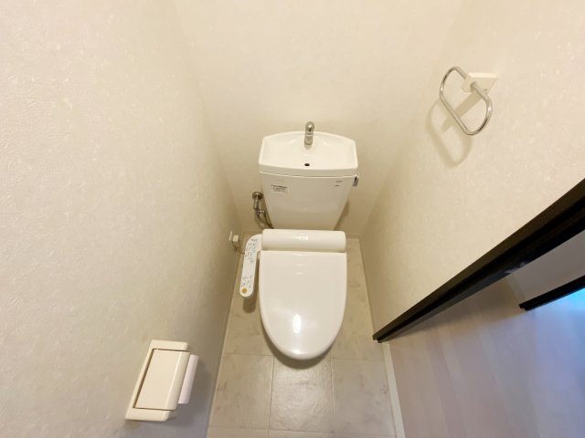トイレ　別号室の参考写真です。
