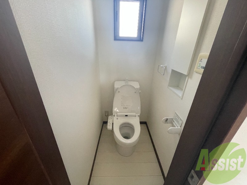 トイレ　トイレはウォシュレット機能付きで、快適にお過ごしいただけます