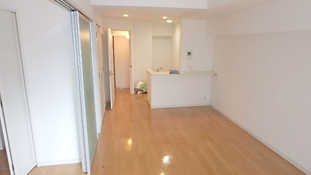 地下鉄谷町線 中崎町駅 徒歩3分 15階建 築20年の居間写真
