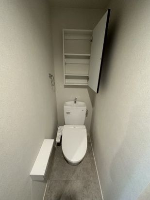 小田急江ノ島線 鵠沼海岸駅 徒歩6分 2階建 築4年のトイレ写真