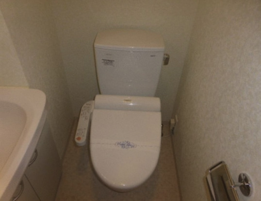 京急本線 青物横丁駅 徒歩2分 12階建 築13年のトイレ写真