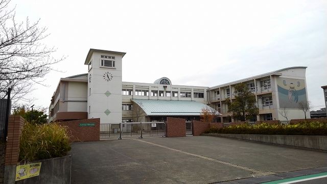 小学校　下郡小学校（小学校）まで900m