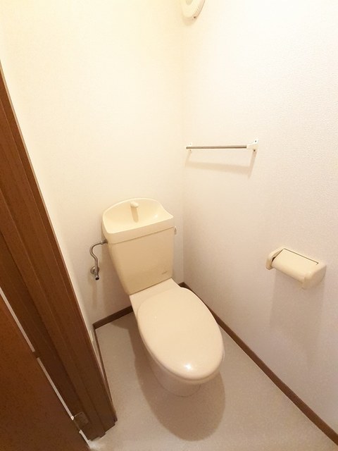 トイレ　別号室画像。ご参考下さい