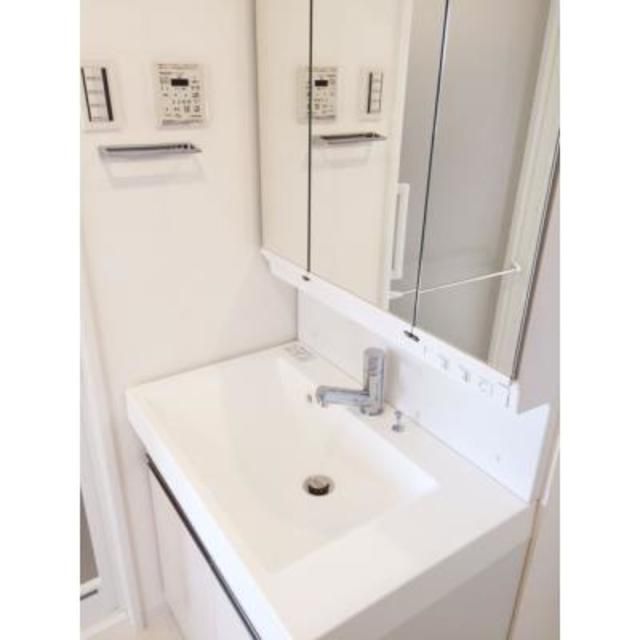 洗面設備　※写真は同タイプ住戸です。