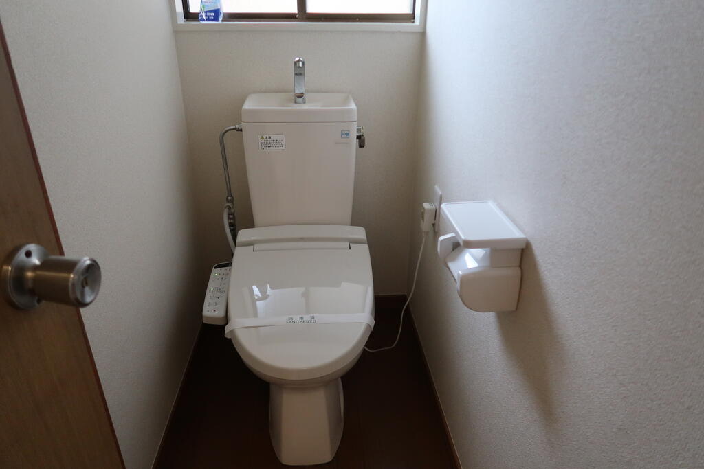 ＪＲ芸備線 玖村駅 徒歩18分 2階建 築42年のトイレ写真