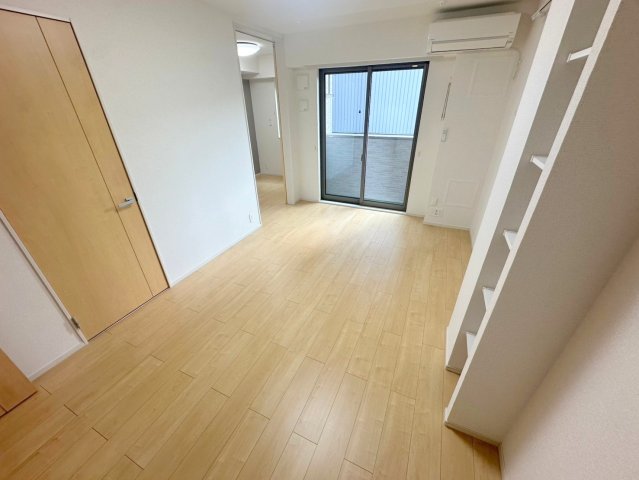 居室・リビング　明るく広々としたリビングです。