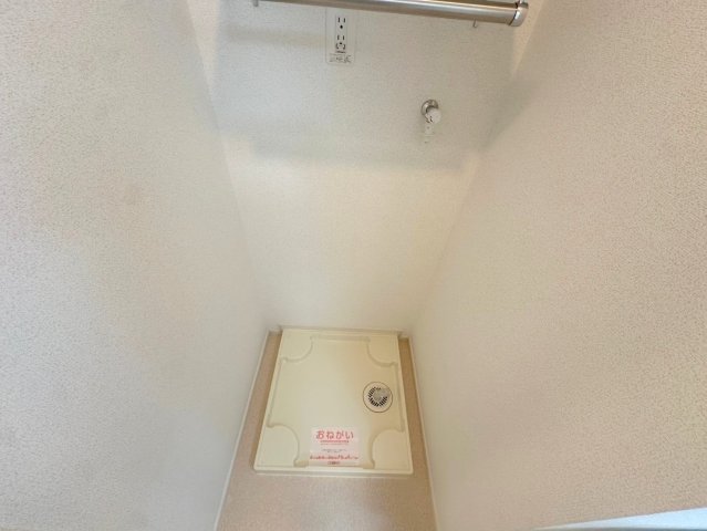 その他設備　嬉しい室内洗濯機置場。これで洗濯機も長持ちしますね。