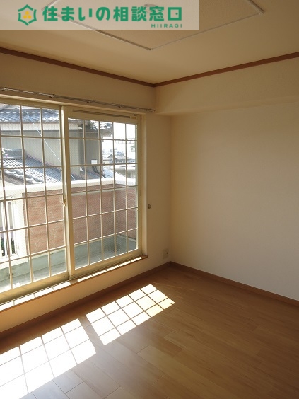 名鉄西尾線 西尾駅 徒歩17分 2階建 築23年の居間写真