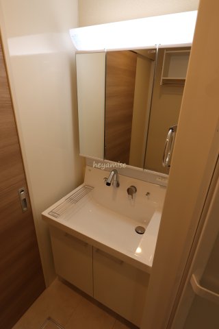 洗面設備　※写真は別号室です