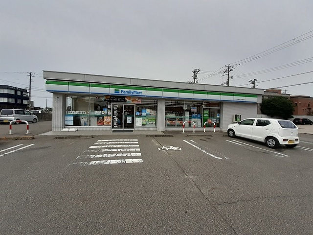 コンビニ　ファミリーマート県立大学前店（コンビニ）まで290m