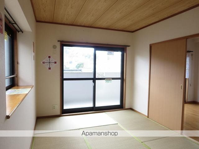 ＪＲ日豊本線 鹿児島中央駅 バス乗車時間：25分 最寄りバス停で下車 徒歩2分 3階建 築23年の居間写真
