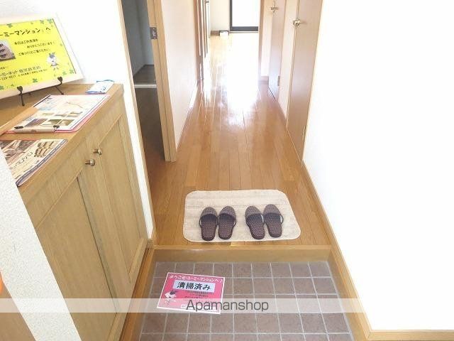 ＪＲ日豊本線 鹿児島中央駅 バス乗車時間：25分 最寄りバス停で下車 徒歩2分 3階建 築23年の玄関写真