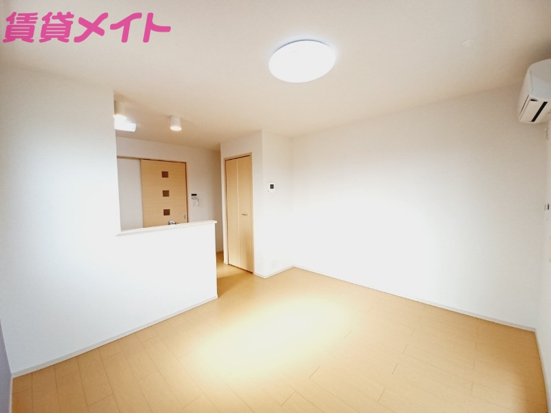 ジュネスの居間写真