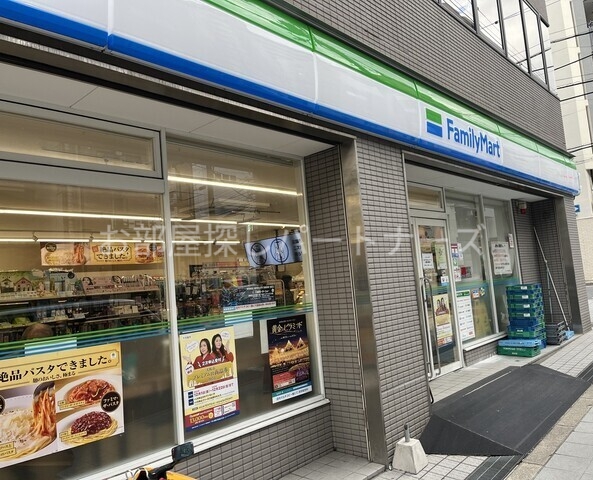コンビニ　ファミリーマート本町橋店（コンビニ）まで486m