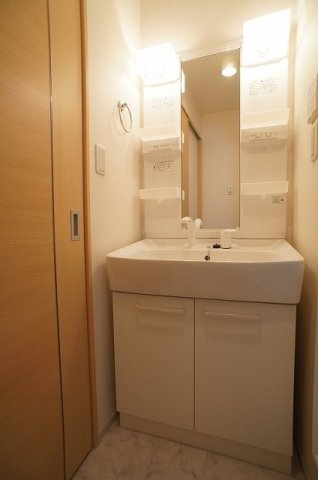 洗面設備　コンパクトで使いやすい洗面所