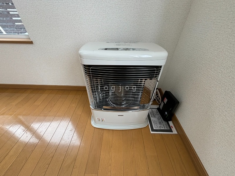 その他設備　冬はあったか石油ストーブです。